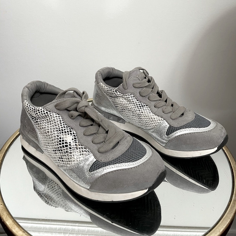 Gently worn sneakers size 6